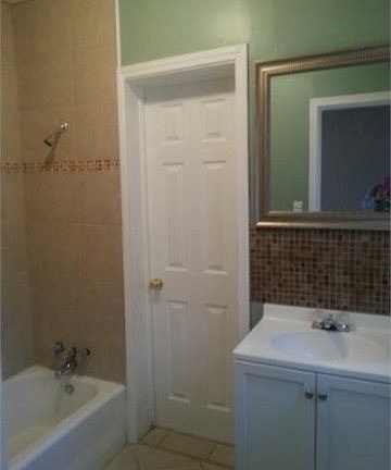 5th image of 810 E Jane St