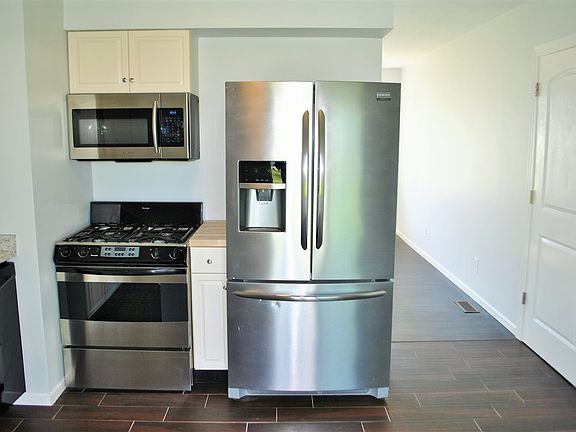 4th image of 215 N Argold St