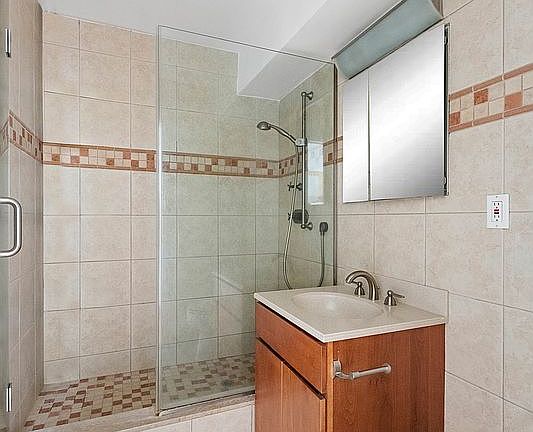 5th image of 301 E 78th St APT 4A