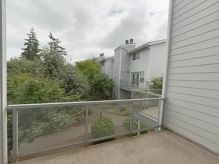 Everett Cove — Photo 21