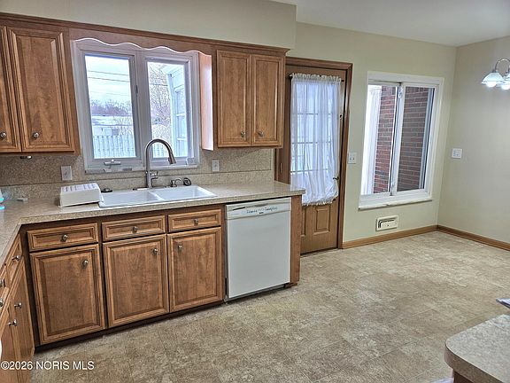 5th image of 4402 Drummond Rd