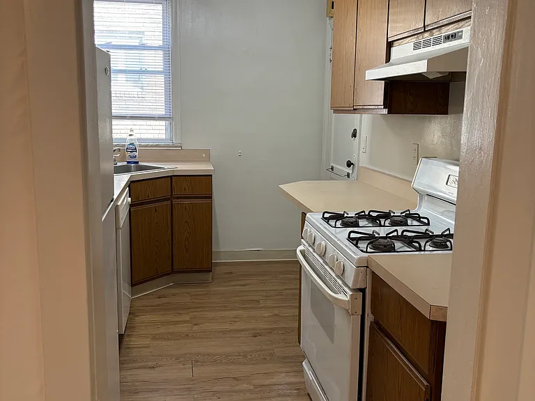 5567 Hobart St #1 — Photo 9