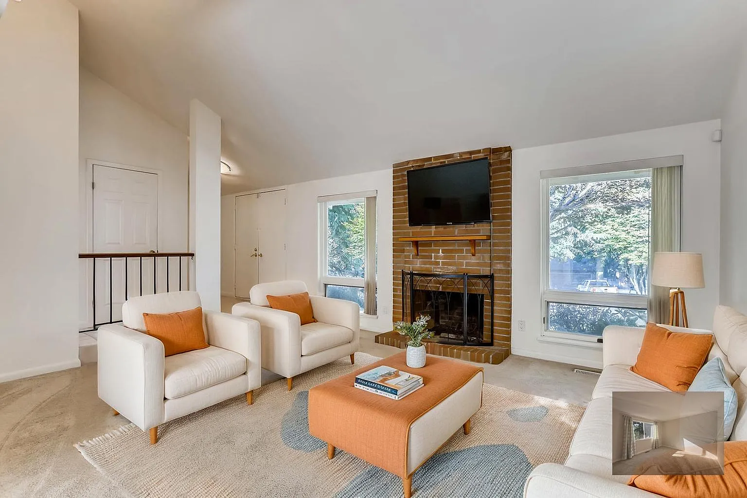 4 bed, 2.5 bath, 1940 sqft, $3,700 — Photo 1