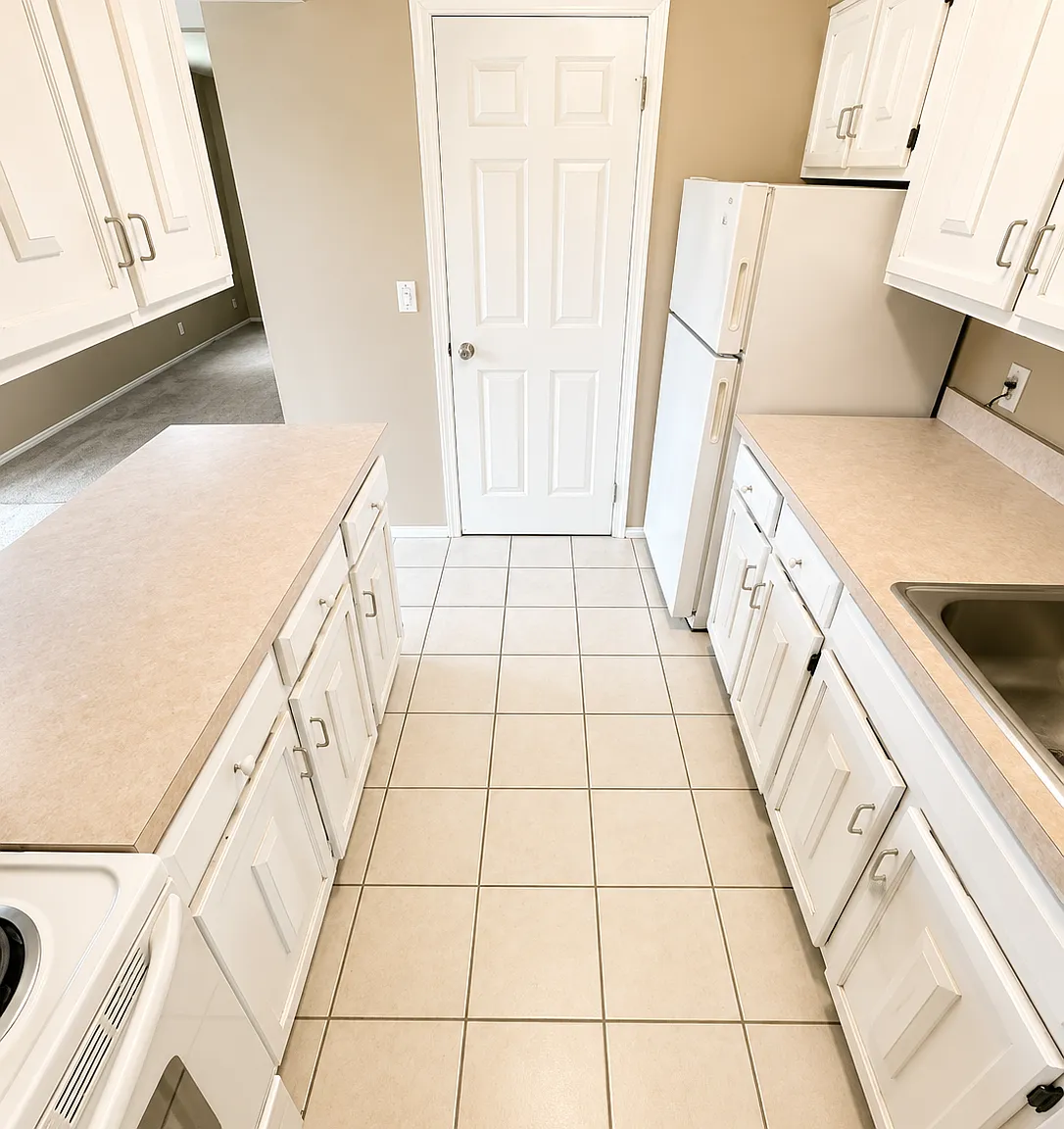 2 bed, 1.5 bath, 1000 sqft, $1,049 — Photo 1