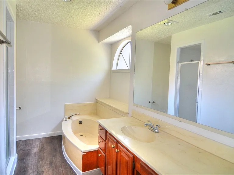 8901 Greentree Dr — Photo 8