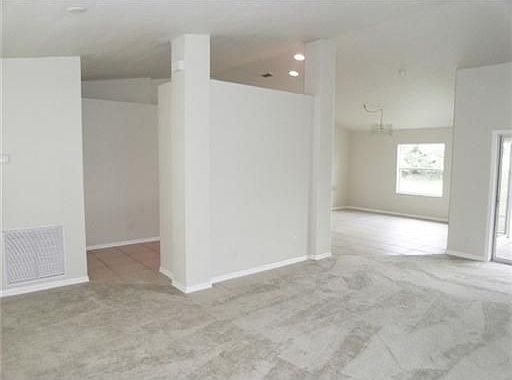 4th image of 2492 SE Trail Ave
