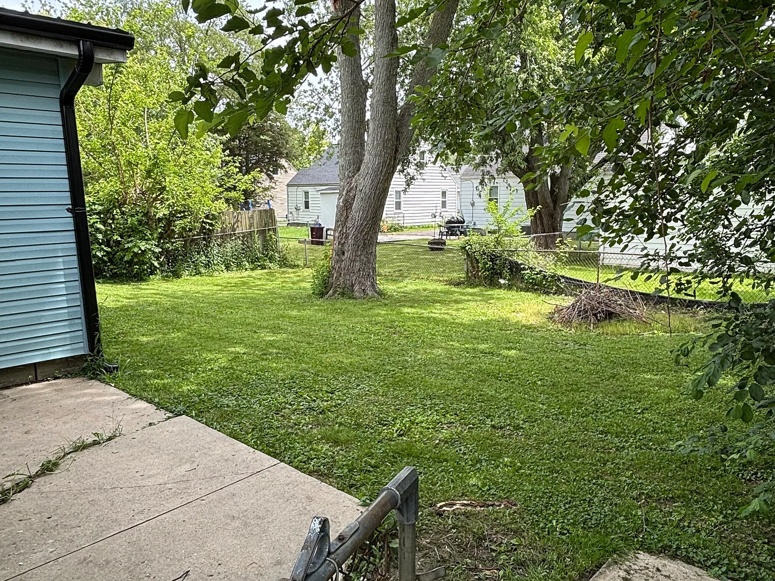 3 bed, 1600 sqft, $1,700 — Photo 4