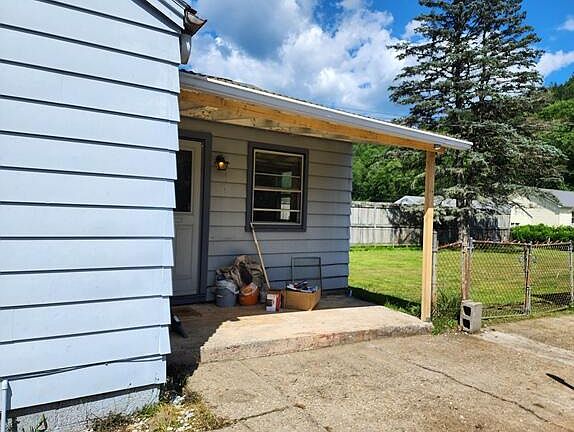 4th image of 260 Meadow Rd