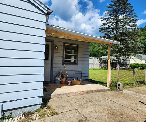 260 Meadow Rd — Photo 4