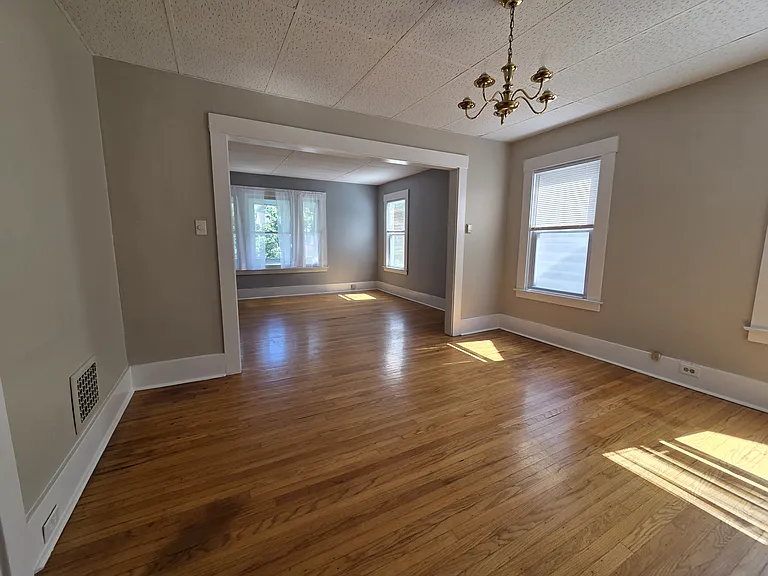 536 Whittier Ave — Photo 6