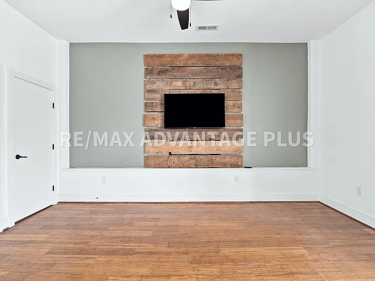142 N Main St — Photo 29