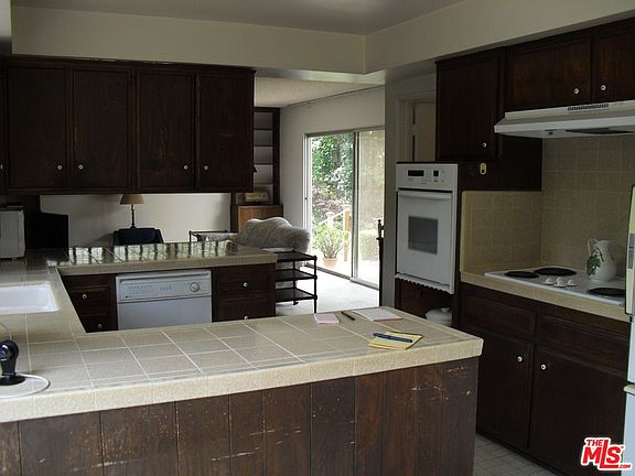 5th image of 1221 N Bundy Dr