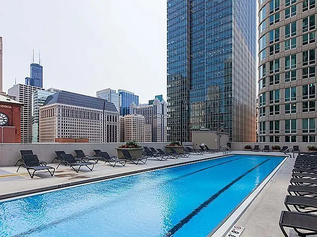 345 N Lasalle St — Photo 3