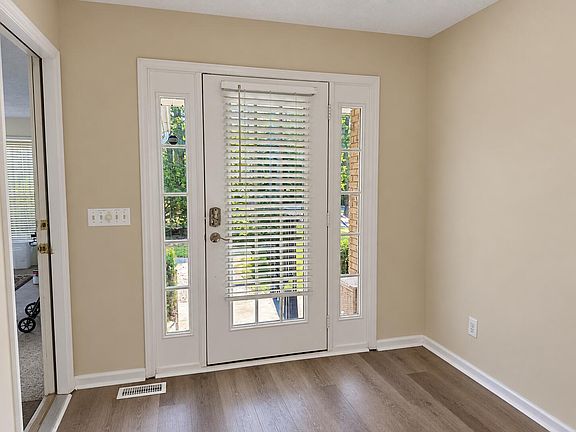 4th image of 2380 Club Dr