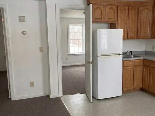 99 Clark St #4, Brattleboro, VT 05301
