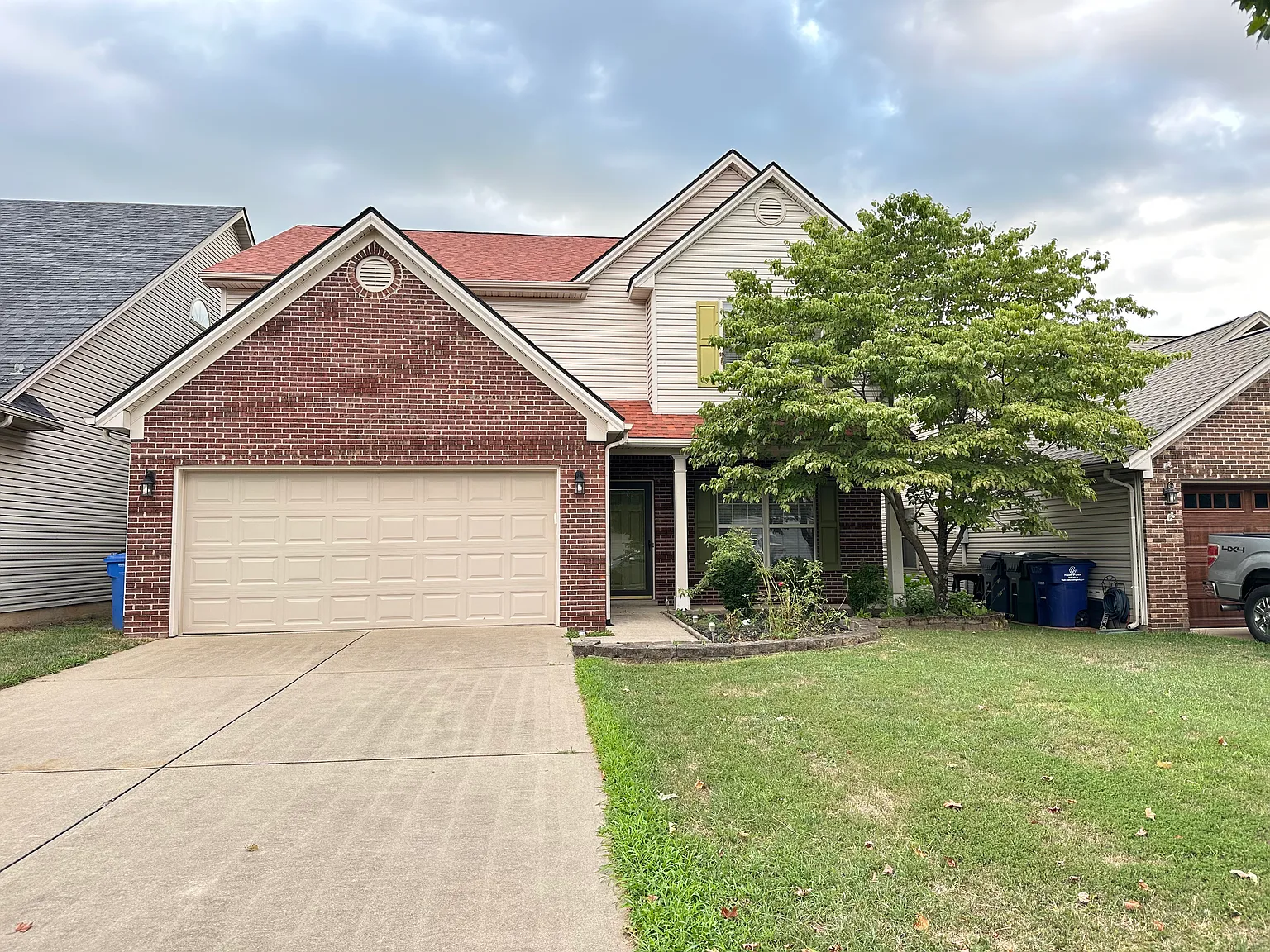 3 bed, 2201 sqft, $2,450 — Photo 2
