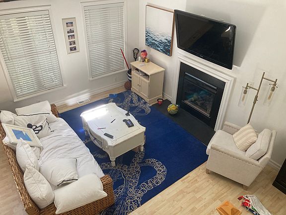 3rd image of 233 Lakeshore Dr
