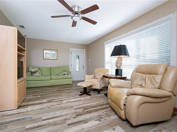 5th image of 22159 Marshall Ave
