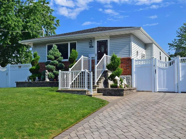 203 Chelsea Avenue, West Babylon, NY 11704