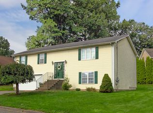 11 Dale St, East Longmeadow, MA 01028