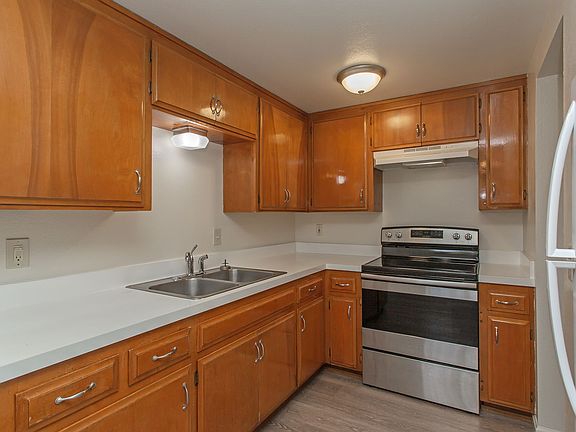 5th image of 1025 Meadowlake Dr #14