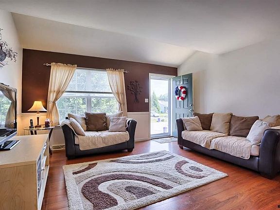 5th image of 656 Blossom Hill Ln