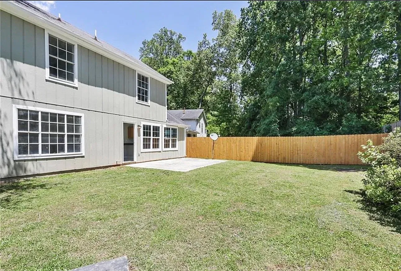 3 bed, 1359 sqft, $1,800 — Photo 2