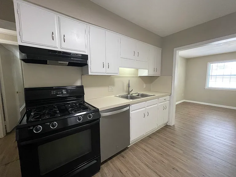 24410 Colgate St — Photo 12