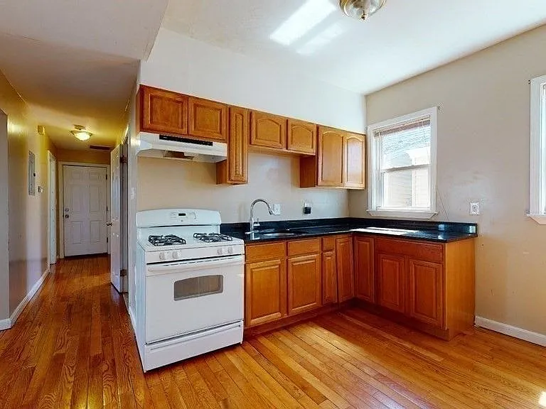 22 Hendry St #2 — Photo 4