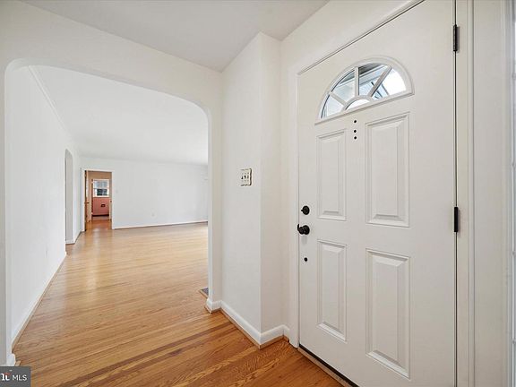 3rd image of 420 Collins Dr