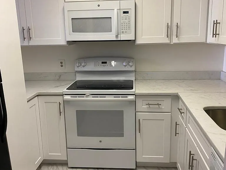 2111 Wisconsin Ave NW #418 — Photo 3