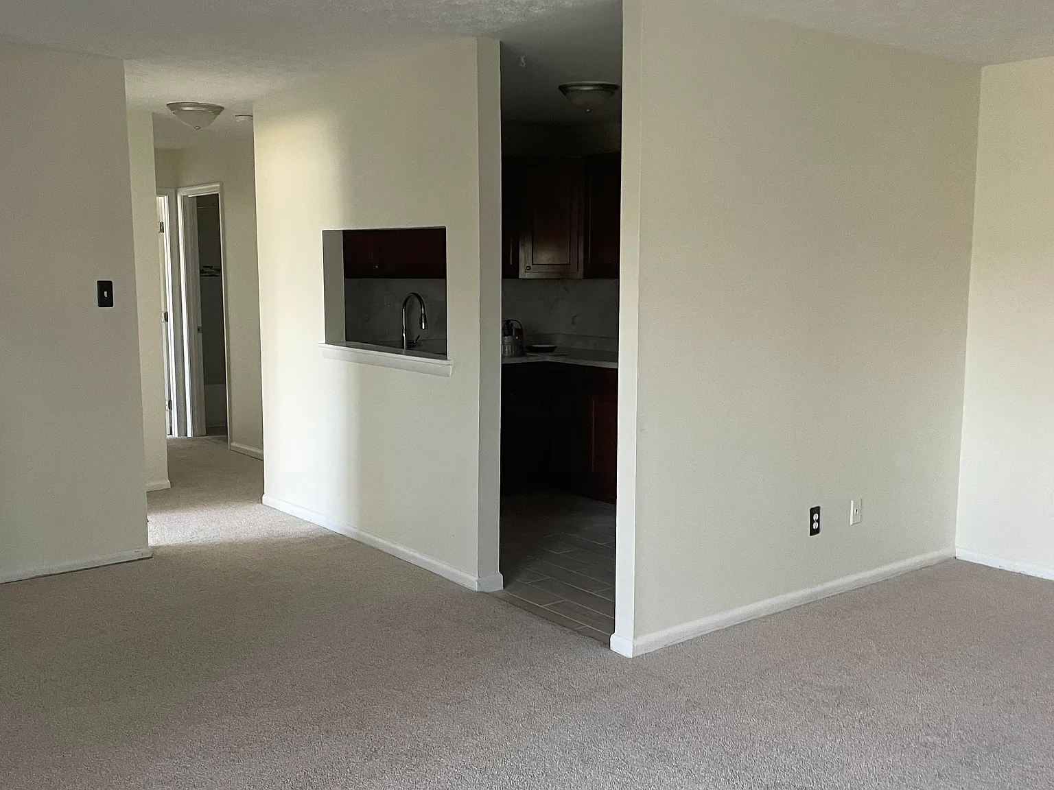 3 bed, 1033 sqft, $1,875 — Photo 1