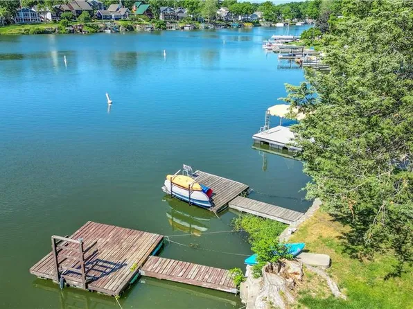 135 Dockside Cir, Lake Tapawingo, MO 64015