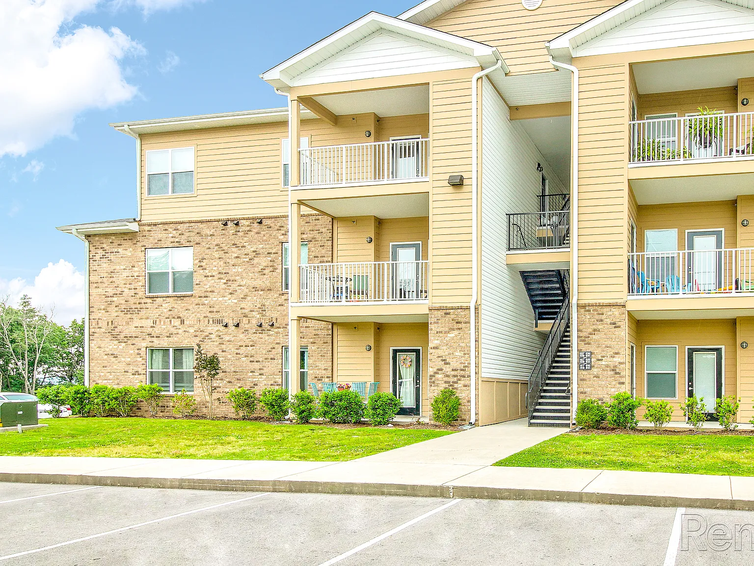 Buchanan Way Apartments — Photo 3