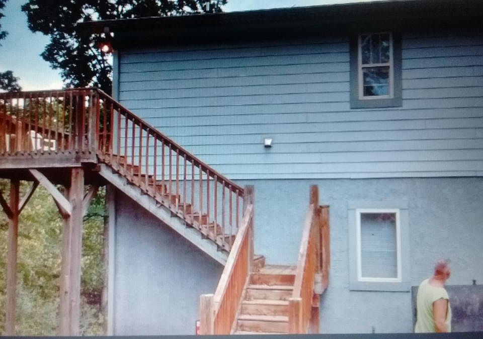 Steps up to apartment