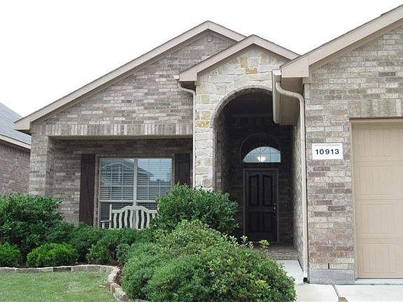 3rd image of 10913 Emeraldpark Ln