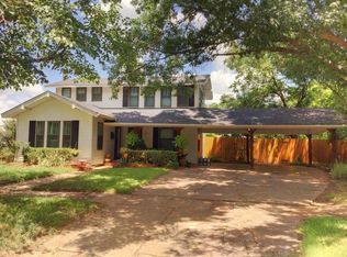 909 3rd St, Graham, TX 76450