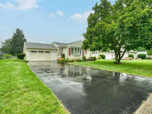 215 Noridge Dr, Rochester, NY 14622