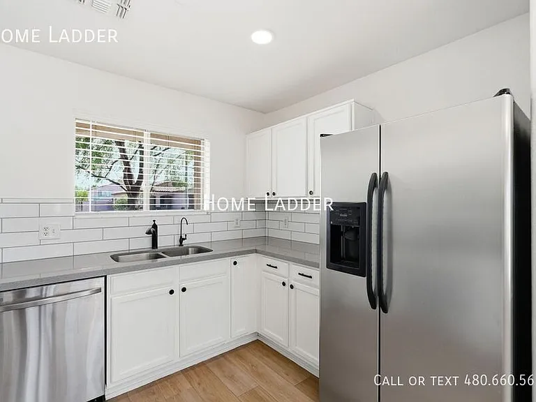 16030 W Woodlands Ave — Photo 7