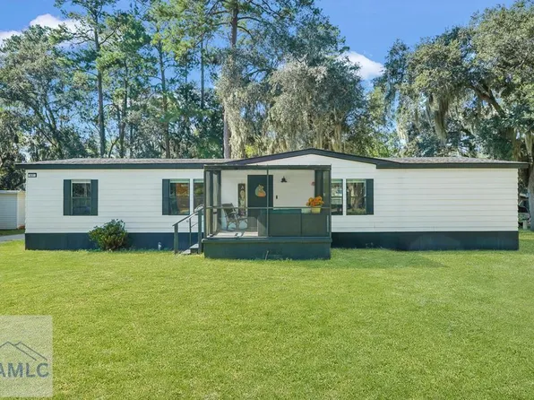 57 Woods Dr, Midway, GA 31320