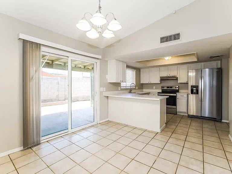1417 E Irwin Ave — Photo 6