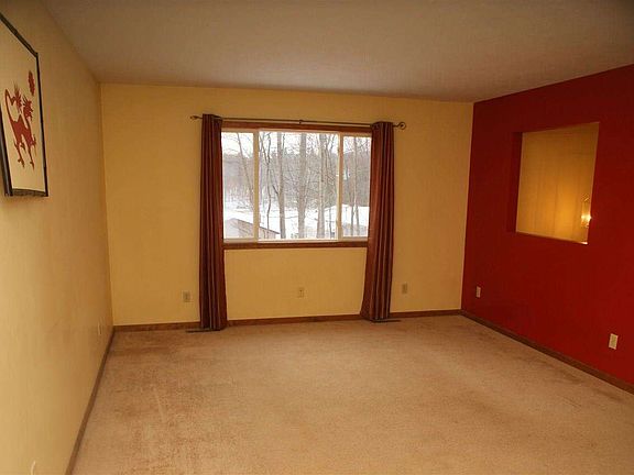 3rd image of 18852 Lakewood Cir