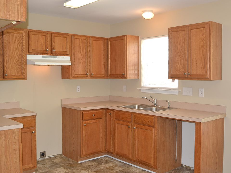 2nd image of 711 Almora Dr