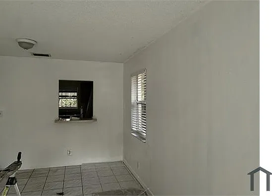 3055 NW 10th Ct — Photo 7
