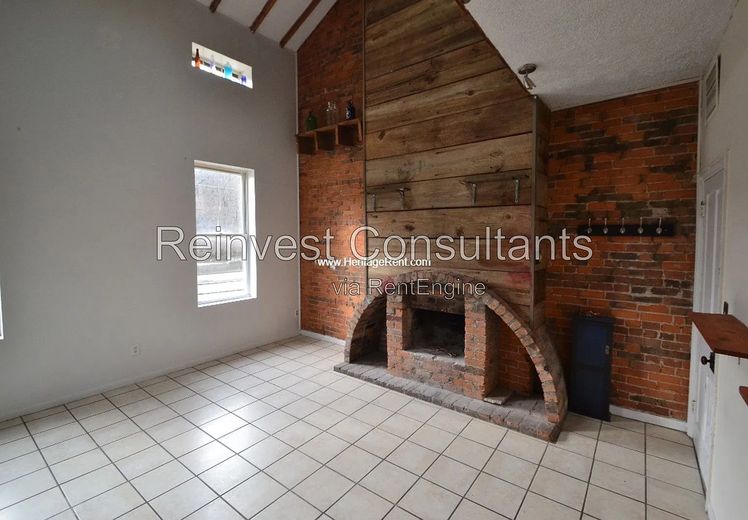 2 bed, 1.0 bath, 1400 sqft, $1,095 — Photo 2