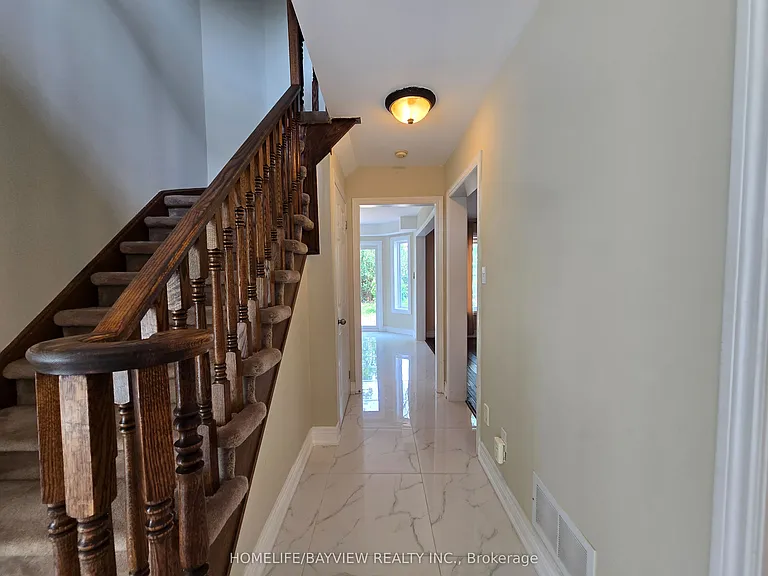 176 Humberland Dr — Photo 5