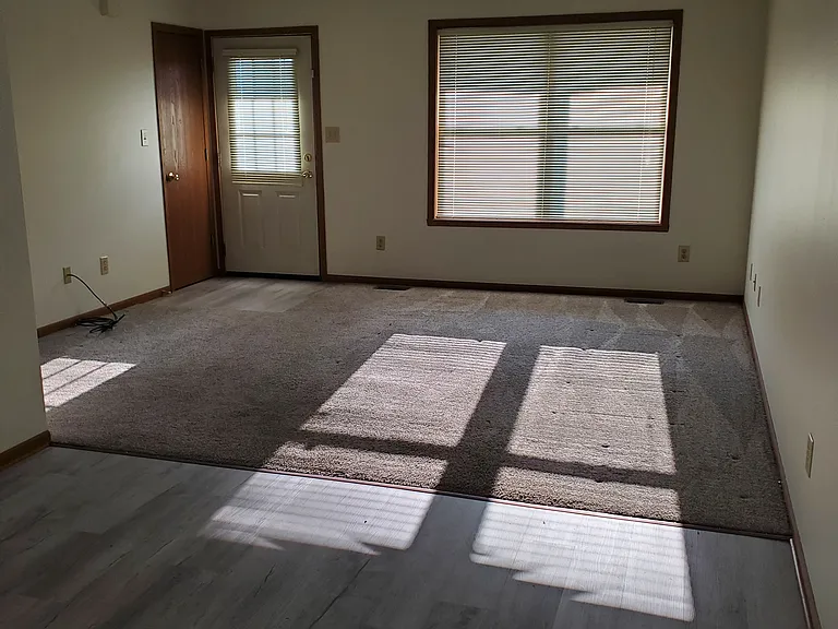 1124 N Forest View Dr S — Photo 2