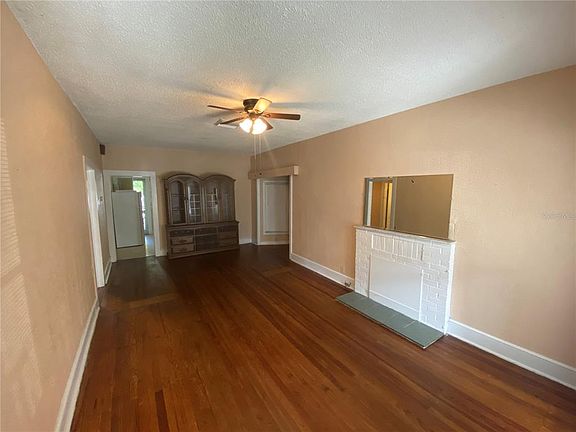 3rd image of 1010 Carlton Ct