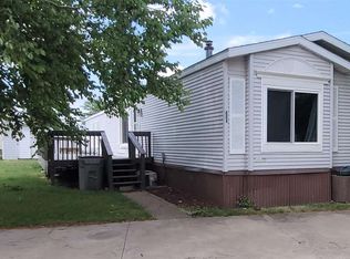 604 Beach View Dr, Iowa City, IA 52246