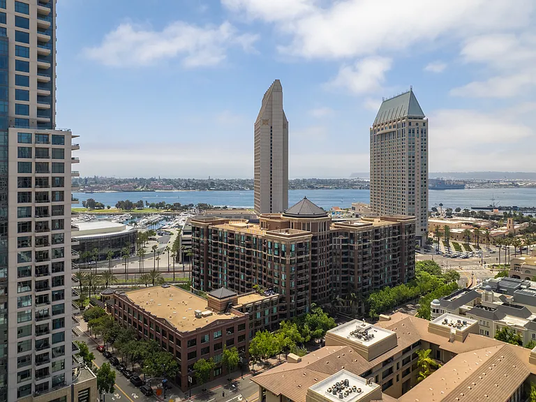 500 W Harbor Dr #1502 — Photo 27